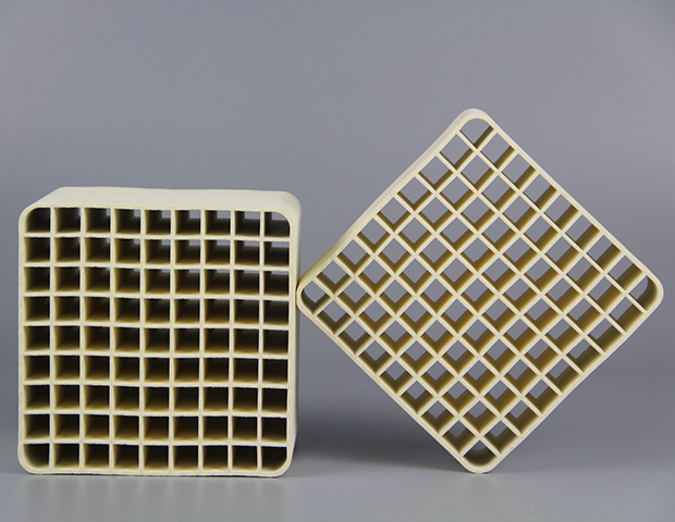 Denitration catalyst for cement industry